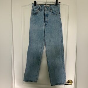 Levi’s Ribcage Straight Light Jeans
